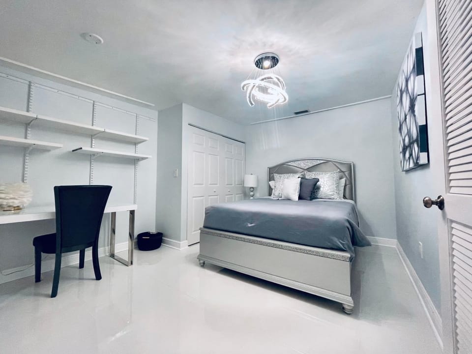 Best Location!! House in Coral Gables