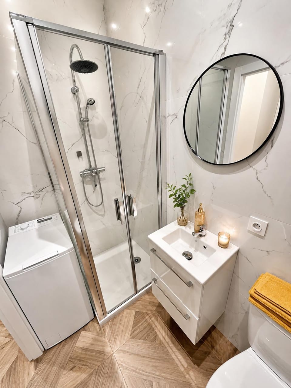 Shower, Toilet, Bathroom, towels, washing machine