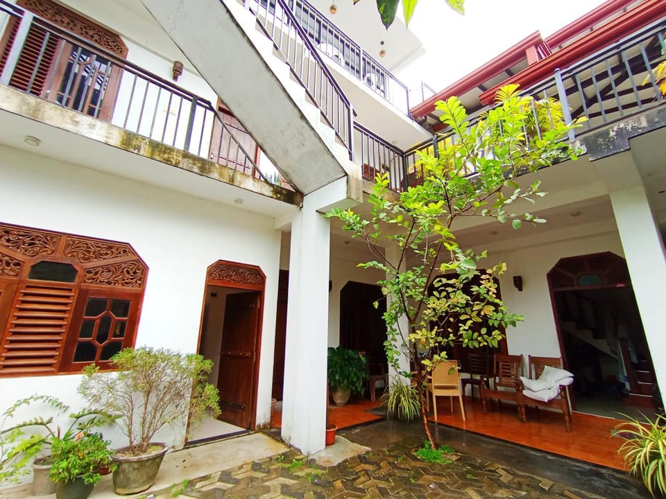 White King Guest Bed and Breakfast in Southern Province