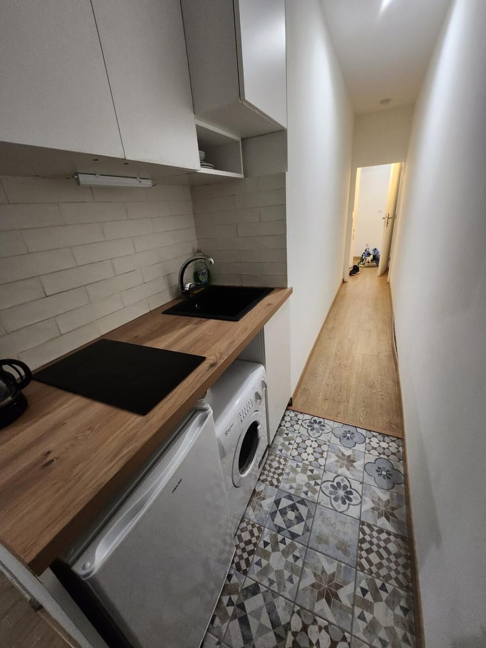 Confortable studio, jolie terrasse a 350 m de Paris Apartment in Île-de-France