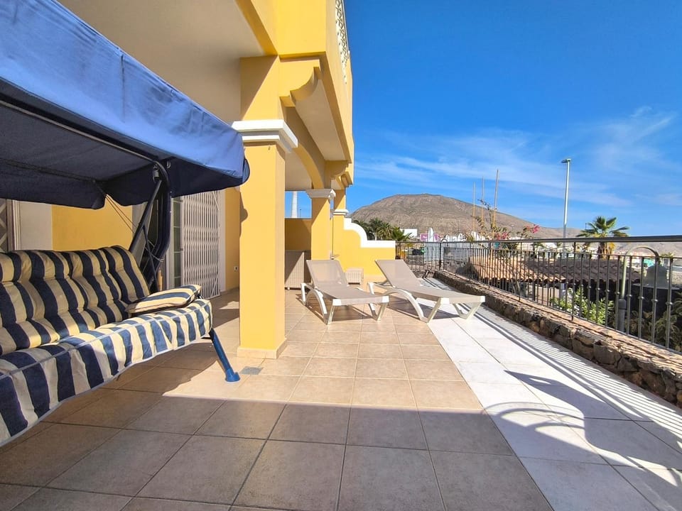 View (from property/room), Balcony/Terrace, Seating area, sunbed