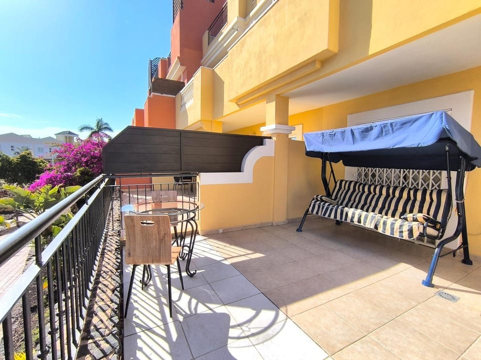 Property building, Day, Balcony/Terrace, Seating area