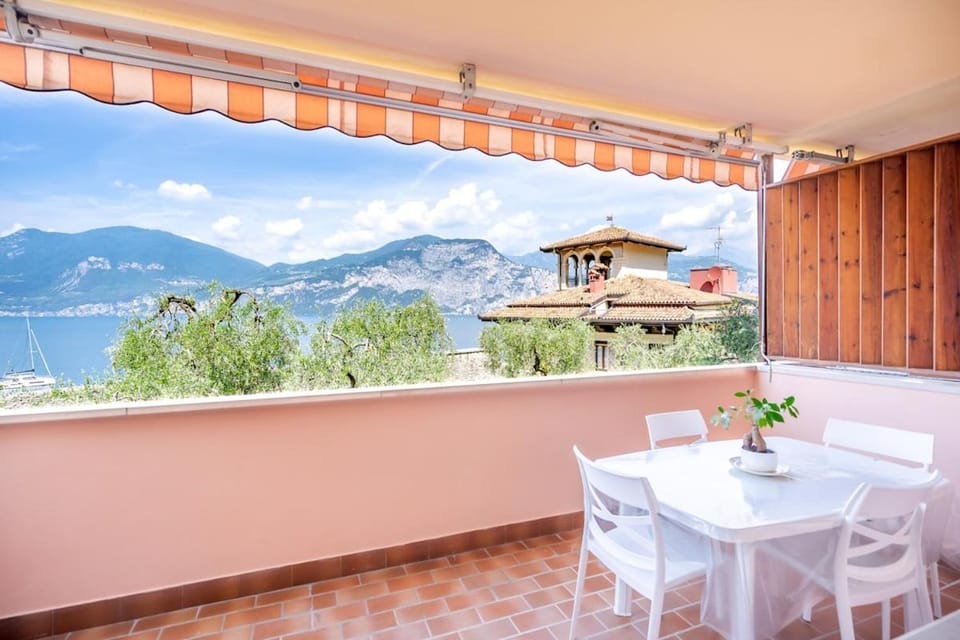 Day, Natural landscape, View (from property/room), Balcony/Terrace, Dining area, Lake view