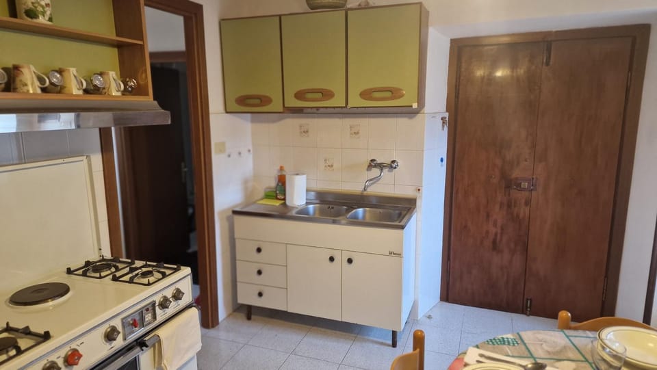 Facade/entrance, Kitchen or kitchenette, On site