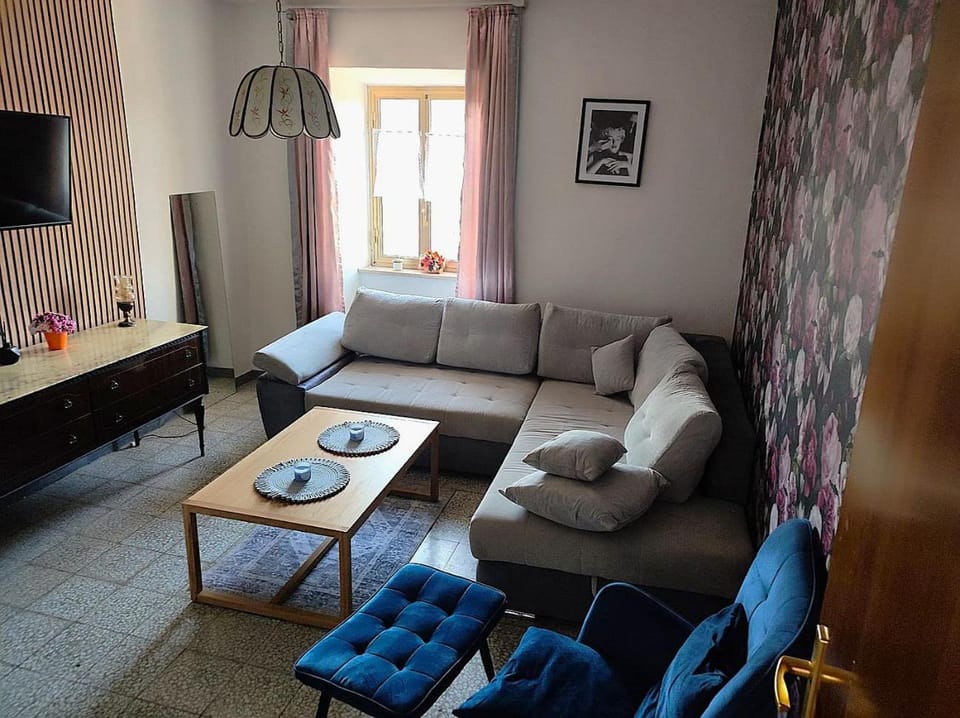Communal lounge/ TV room, Living room, Photo of the whole room, furniture