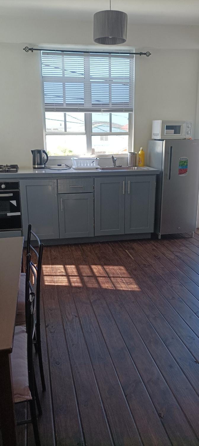 Kitchen or kitchenette, oven, stove