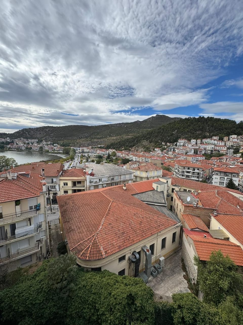 Property building, Day, Natural landscape, Bird's eye view, City view, Lake view, Mountain view