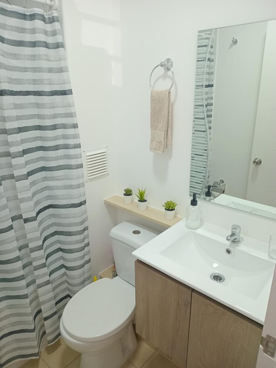 Dpto Nuevo, Full Equipado, 2D 1B, Céntrico, Mirador del Bio Bio, a minutos del Aeropuerto, Mall, Excelente Conectividad Apartment in Bio Bio, Chile