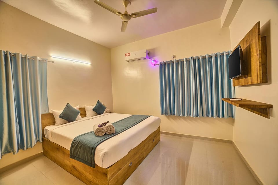 Bed, TV and multimedia, Bedroom