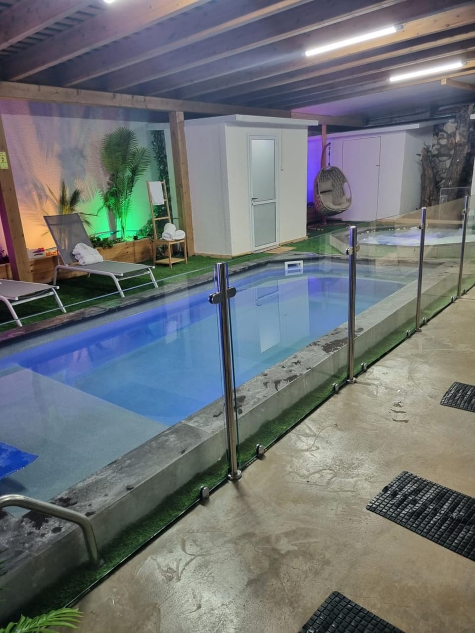 ספא ספייס Love hotel in North District