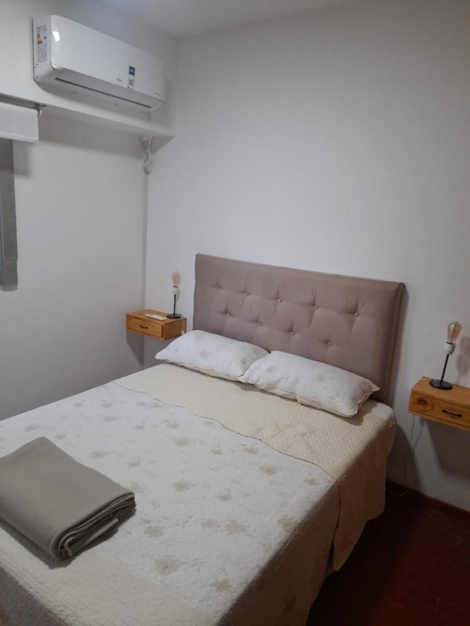 Bedroom, air conditioner