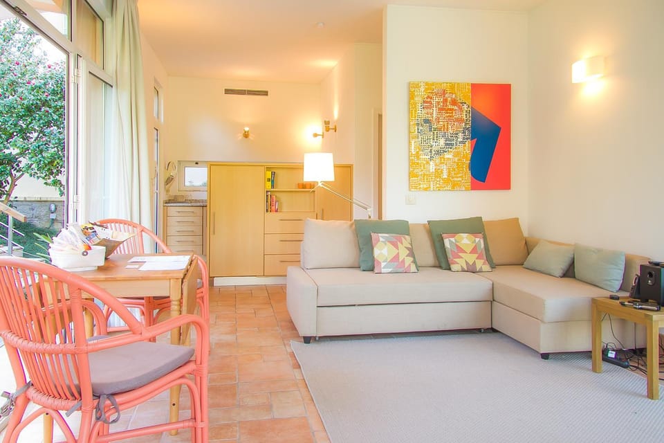 Communal lounge/ TV room, Kitchen or kitchenette, Living room, Seating area