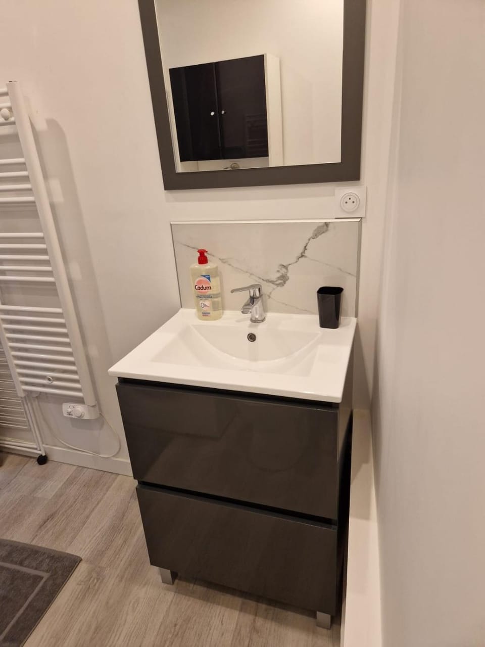 Shower, Bathroom, hair dryier