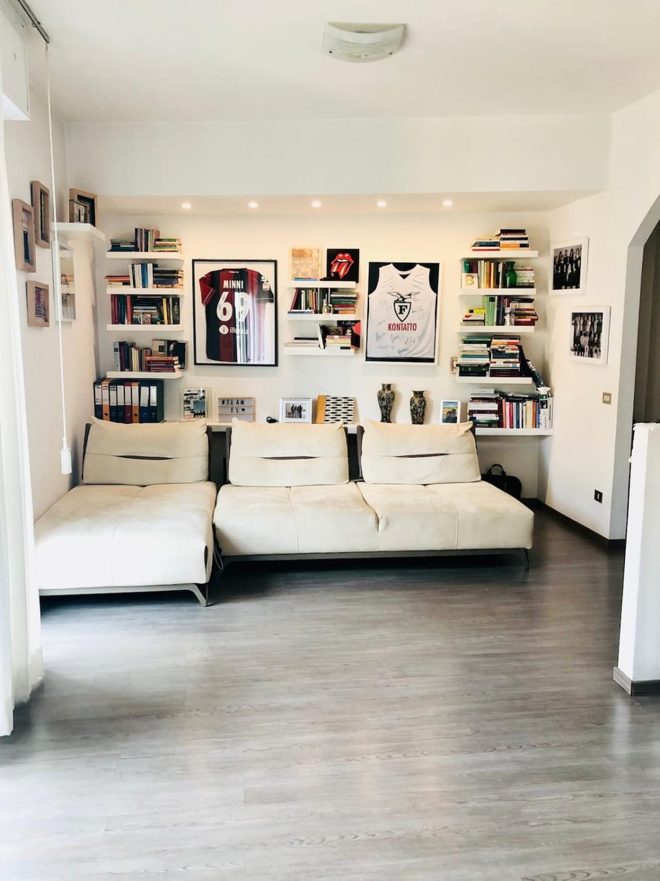 Library, Living room, Photo of the whole room, Seating area