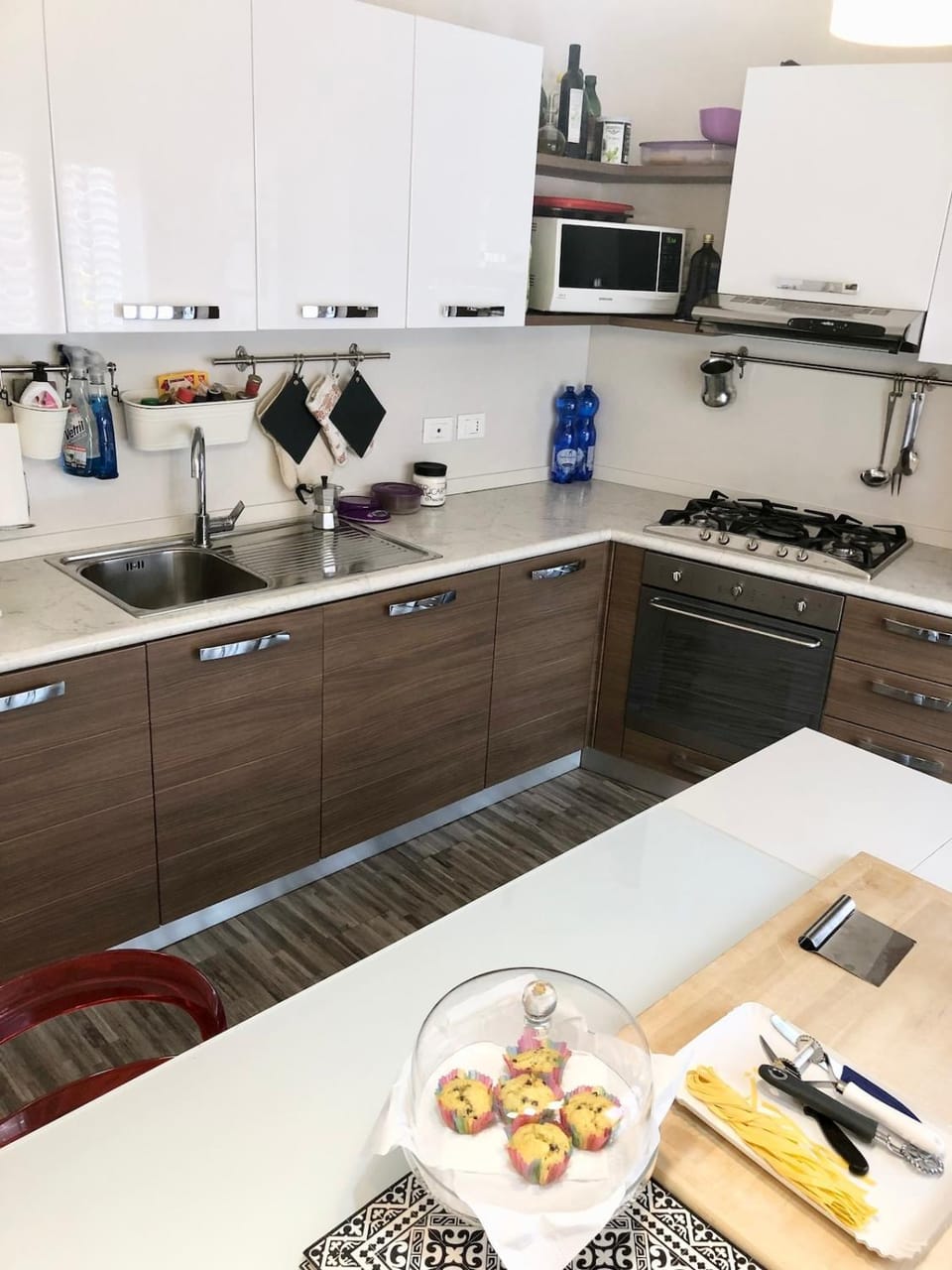 Coffee/tea facilities, Kitchen or kitchenette, Food and drinks, Food, stove