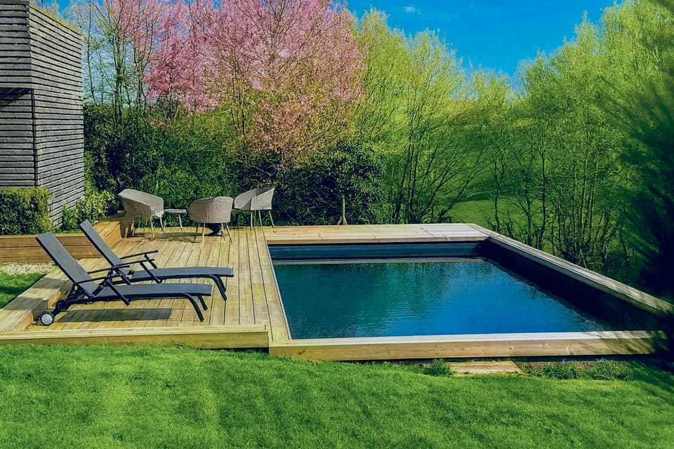 Patio, Spring, Day, Natural landscape, Garden, Garden view, Pool view, Swimming pool, sunbed