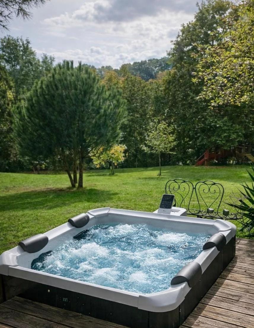 Garden, Hot Tub, Garden view
