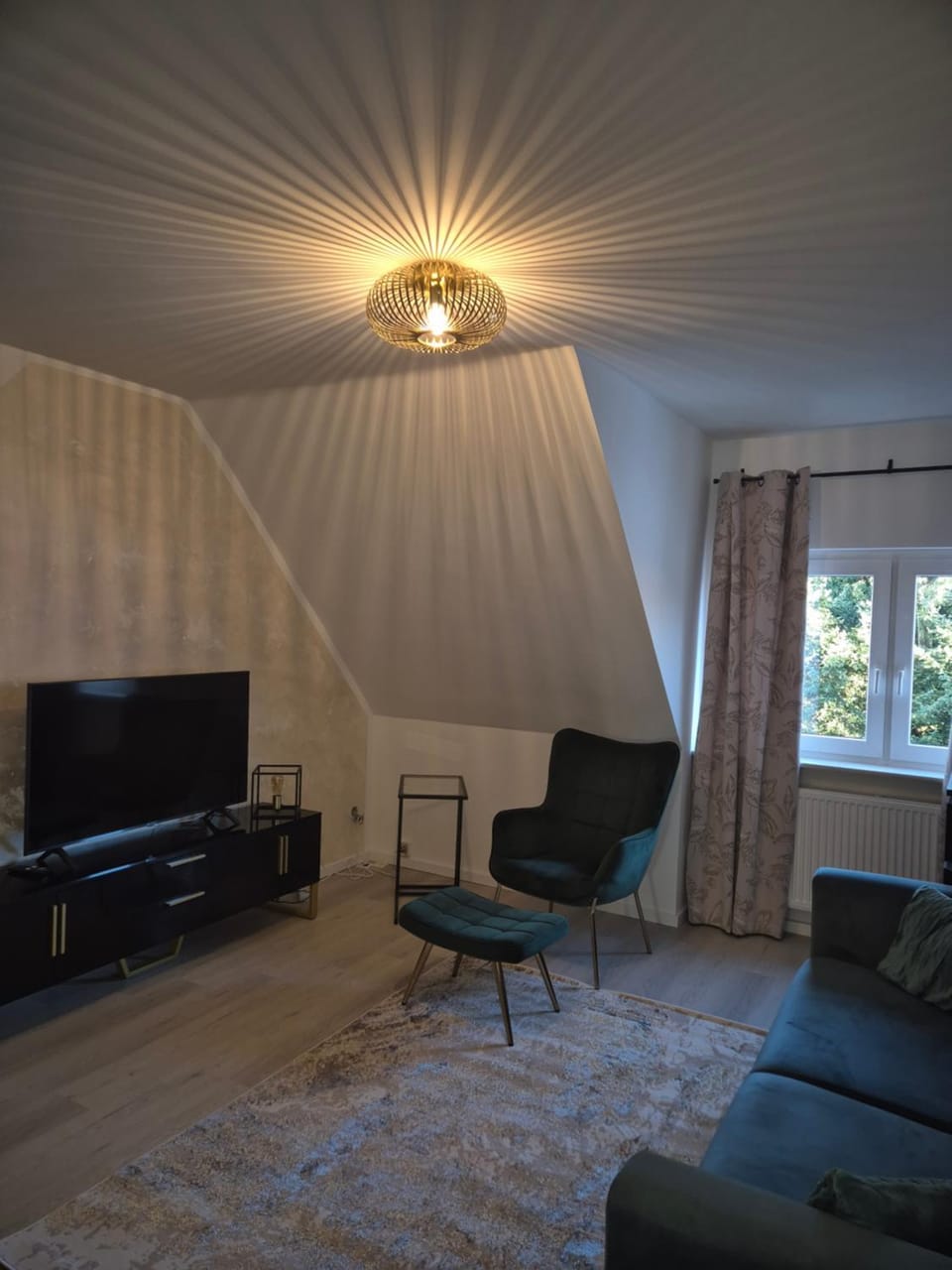 TV and multimedia, Living room, Evening entertainment