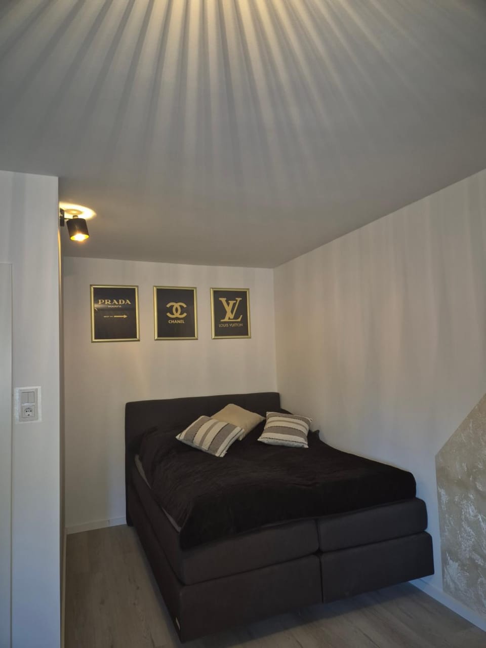 Bed, Living room, Bedroom