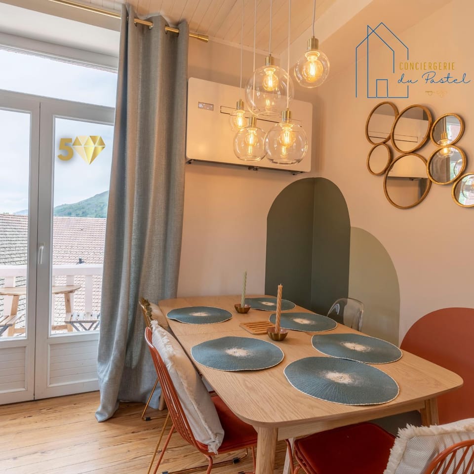 Decorative detail, Meals, air conditioner