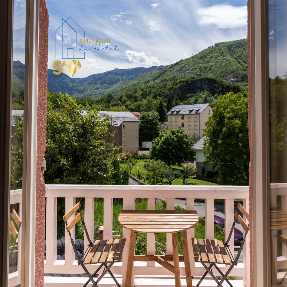 Balcony/Terrace, City view