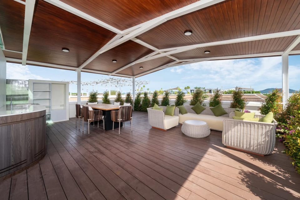 Spacious 4bedroom Penthouse Condo House in Phuket