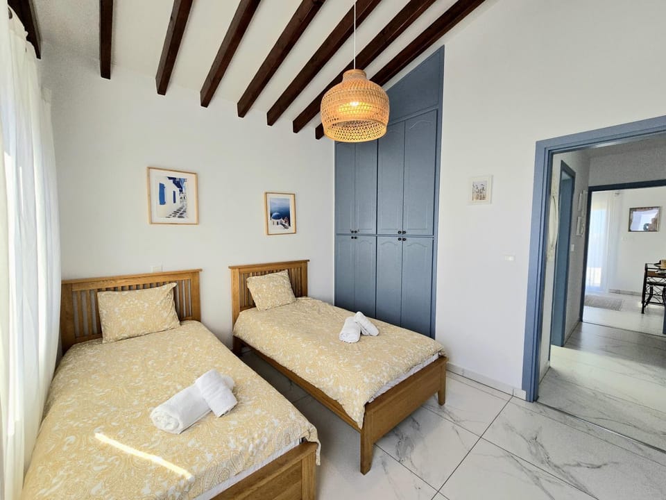 Bedroom, towels, wardrobe