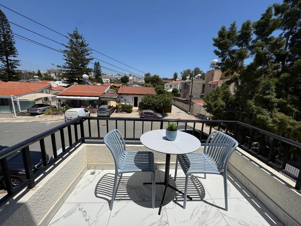Patio, Neighbourhood, Balcony/Terrace