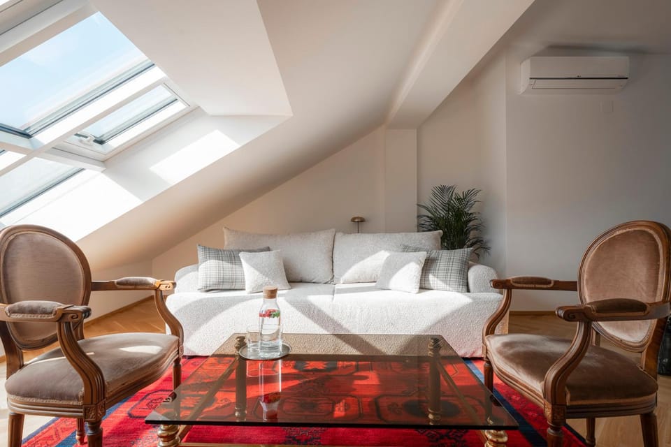 Living room, Seating area, Dining area, air conditioner