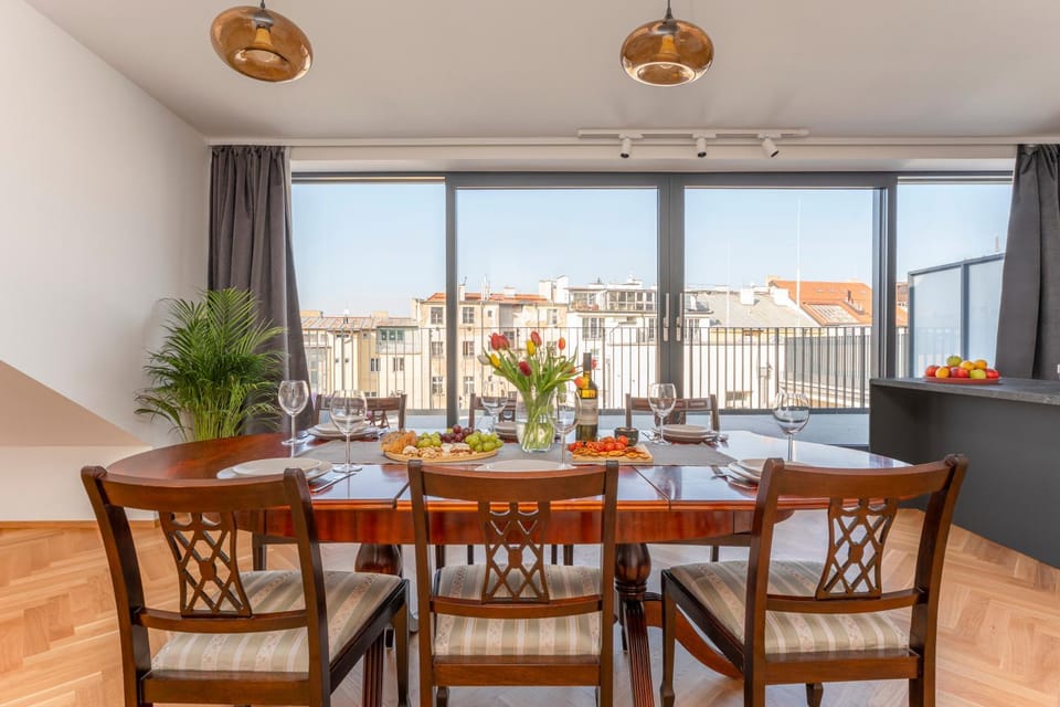 View (from property/room), Balcony/Terrace, Living room, Seating area, Dining area, kitchen