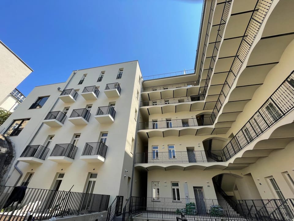 Property building, Day, Location