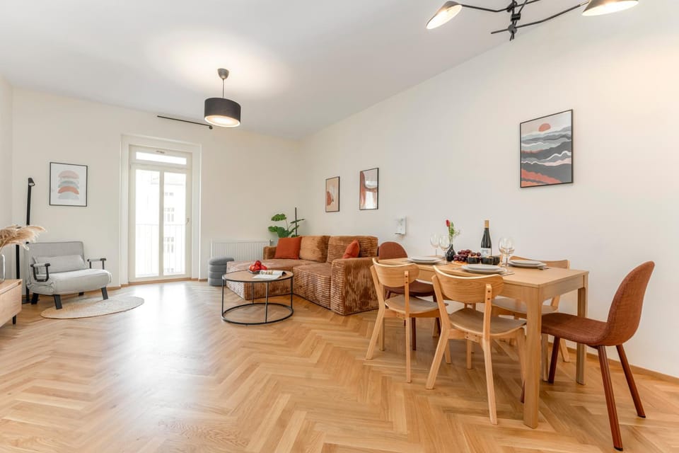 Balcony/Terrace, Living room, Decorative detail, Seating area, Dining area, pet friendly, pet friendly