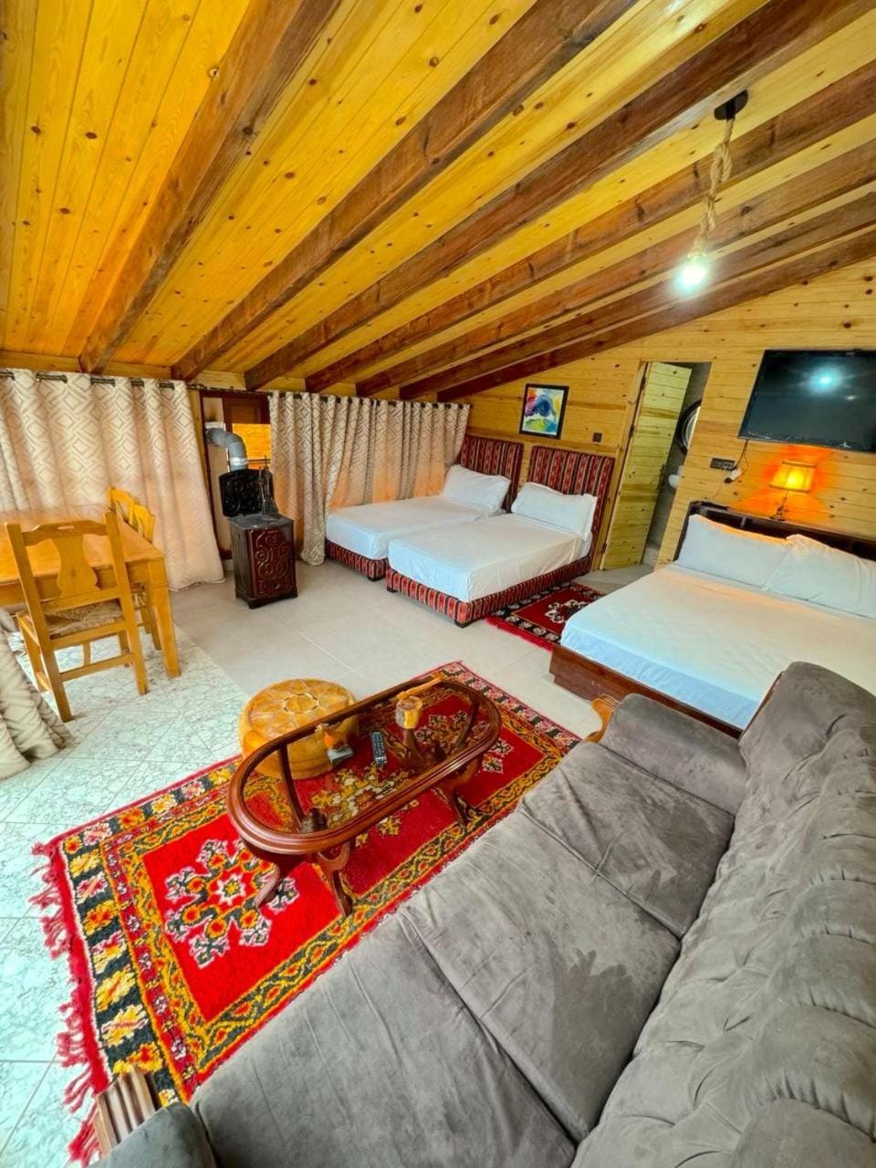 Communal lounge/ TV room, Bed, TV and multimedia, Photo of the whole room, Evening entertainment, Bedroom