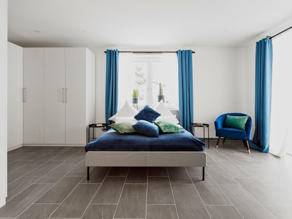Bed, Photo of the whole room, Seating area, Bedroom, wardrobe