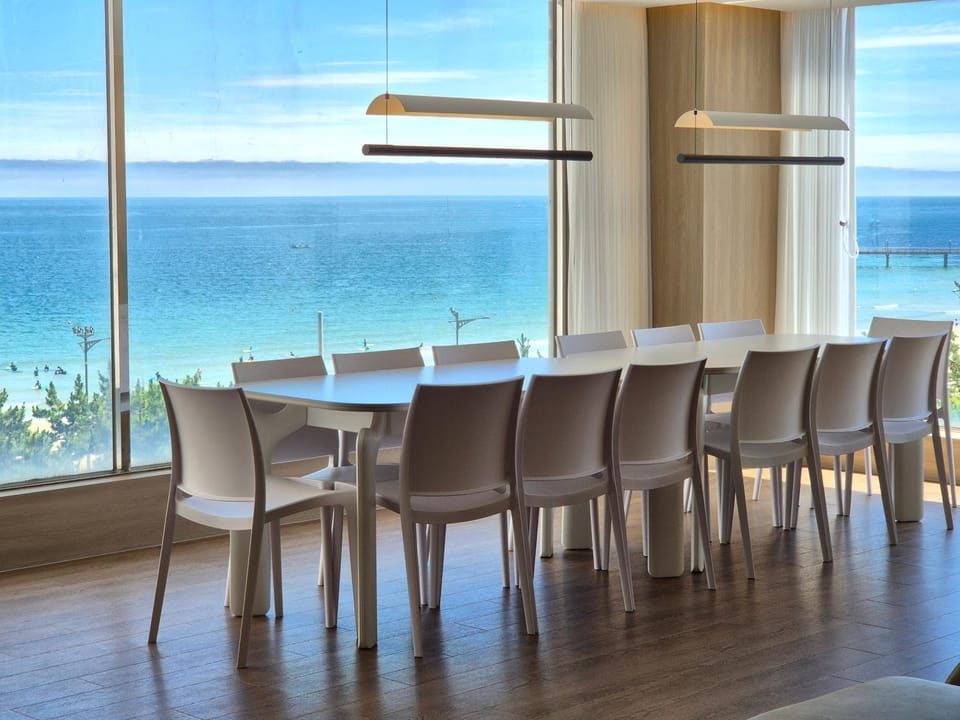 Natural landscape, Kitchen or kitchenette, Living room, Seating area, Dining area, Sea view