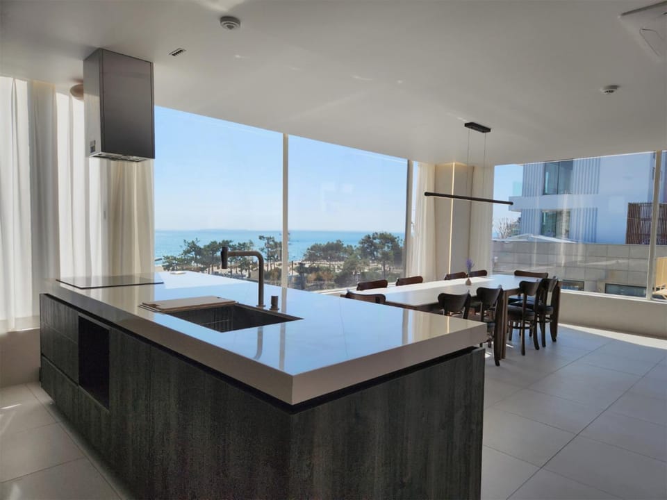 View (from property/room), Landmark view, Sea view