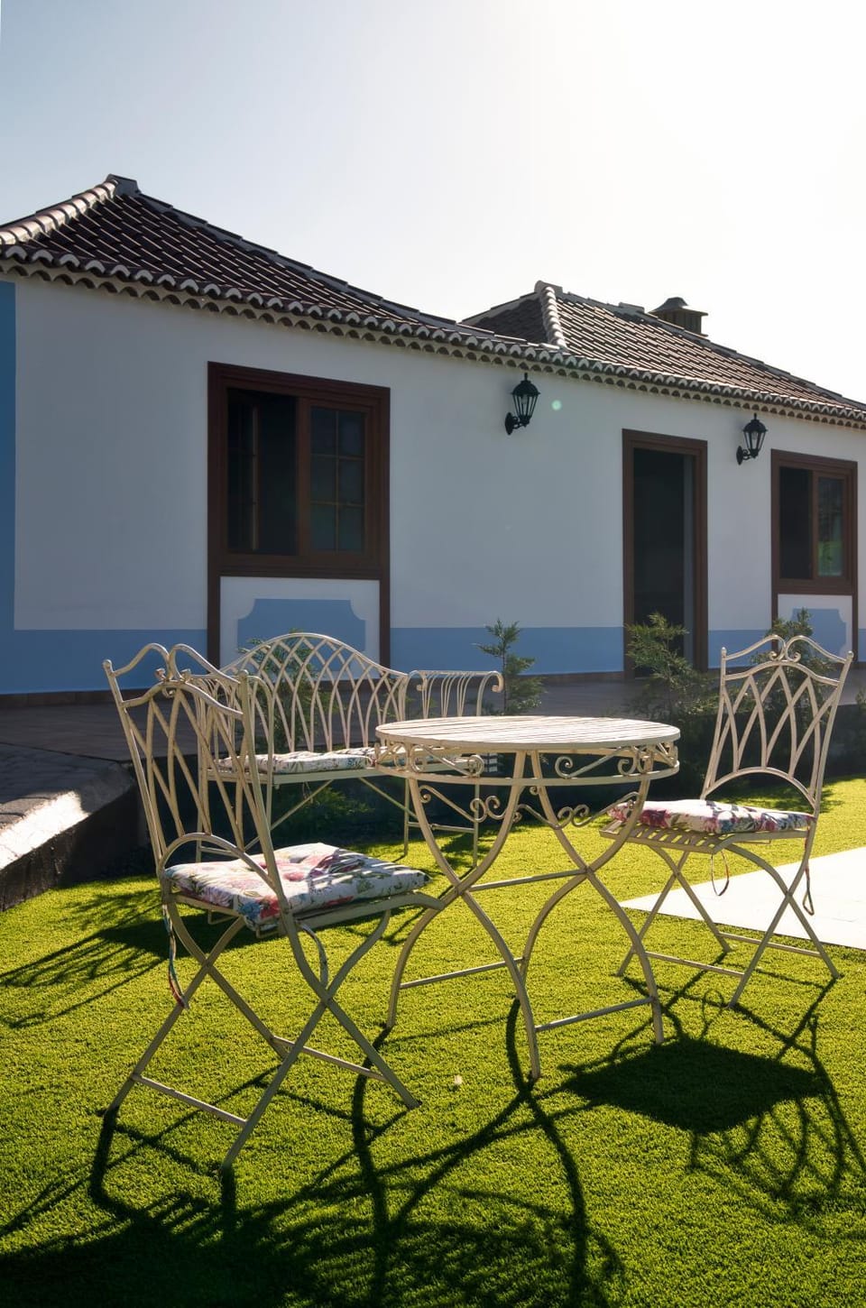 Property building, Patio, Spring, Day, Garden, Garden view, Swimming pool, sunbed