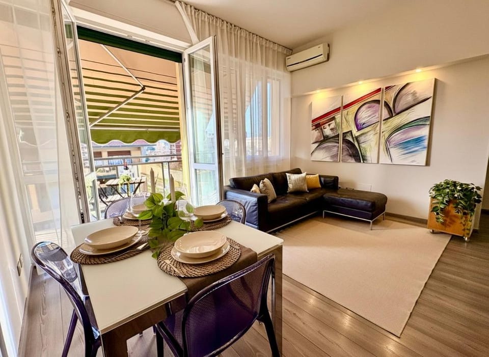 TV and multimedia, Balcony/Terrace, Living room, Dining area, heating, internet, air conditioner