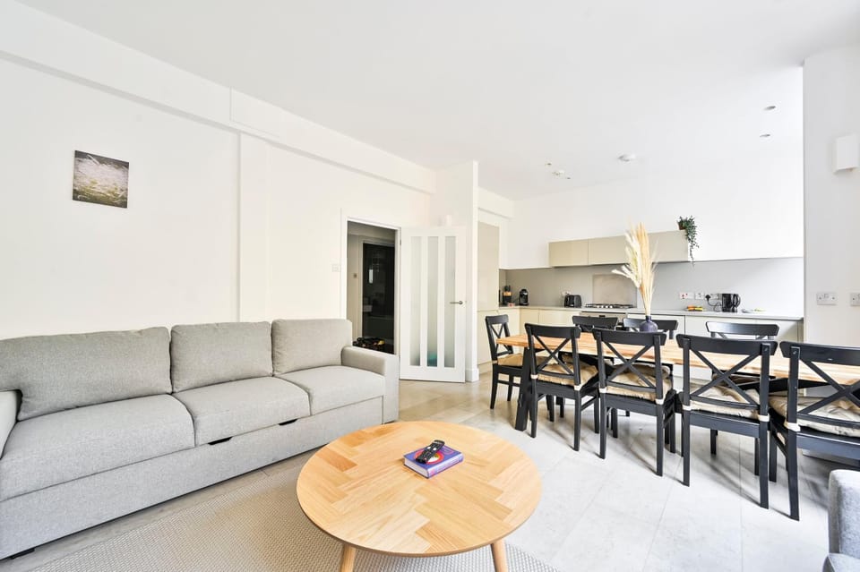 Seating area, Dining area