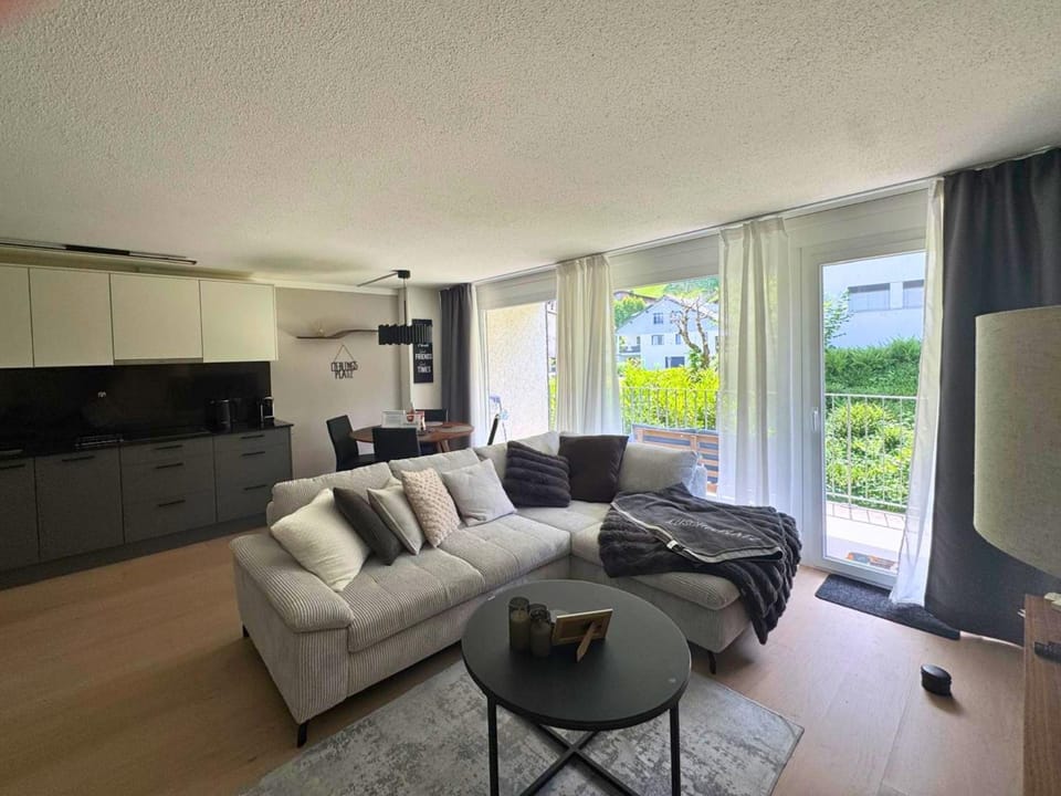 TV and multimedia, Kitchen or kitchenette, Living room, Seating area