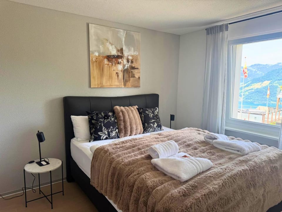 Bed, Photo of the whole room, Bedroom, Mountain view, towels