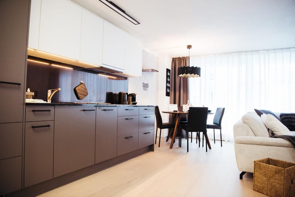 Dining area, kitchen
