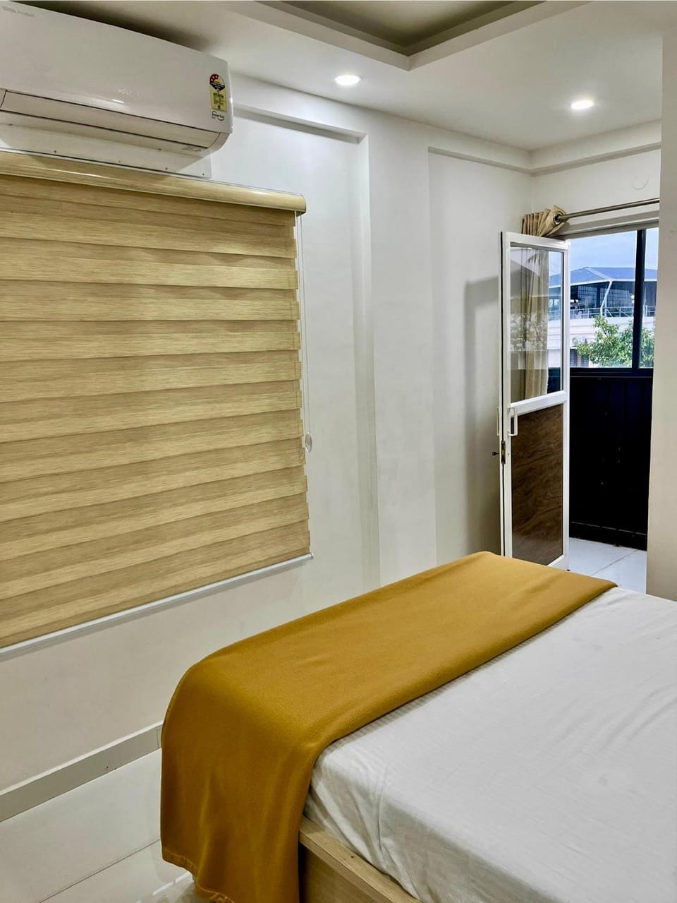 Bed, Photo of the whole room, Bedroom, air conditioner