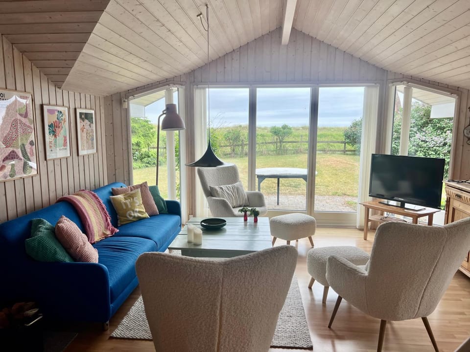 TV and multimedia, Living room, Garden view