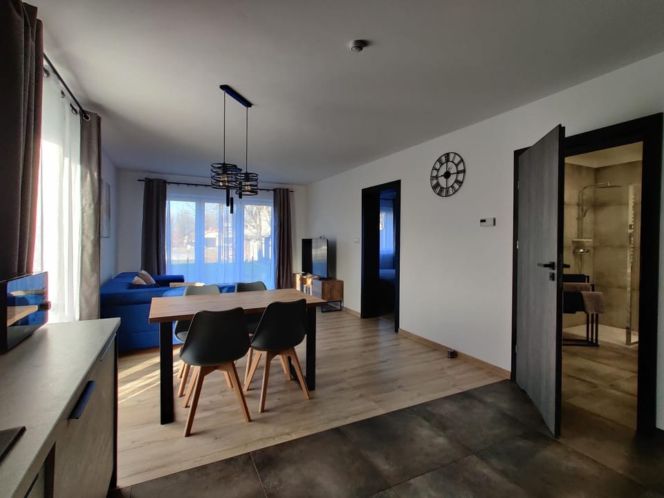 TV and multimedia, Kitchen or kitchenette, Living room, Seating area