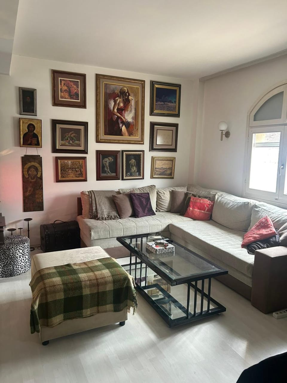 Living room, Seating area