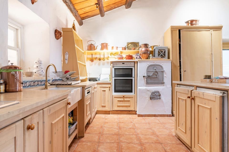 Kitchen or kitchenette, oven, toaster