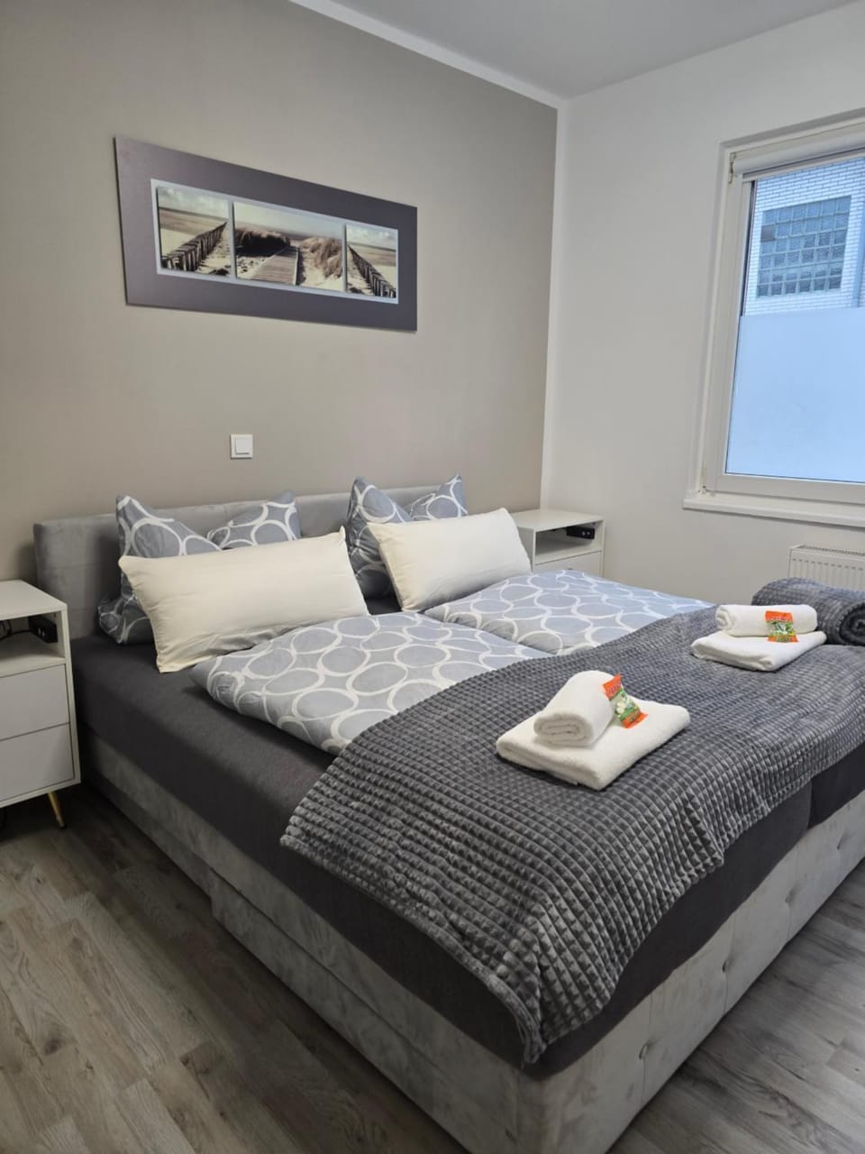 Bed, Photo of the whole room, Bedroom, towels