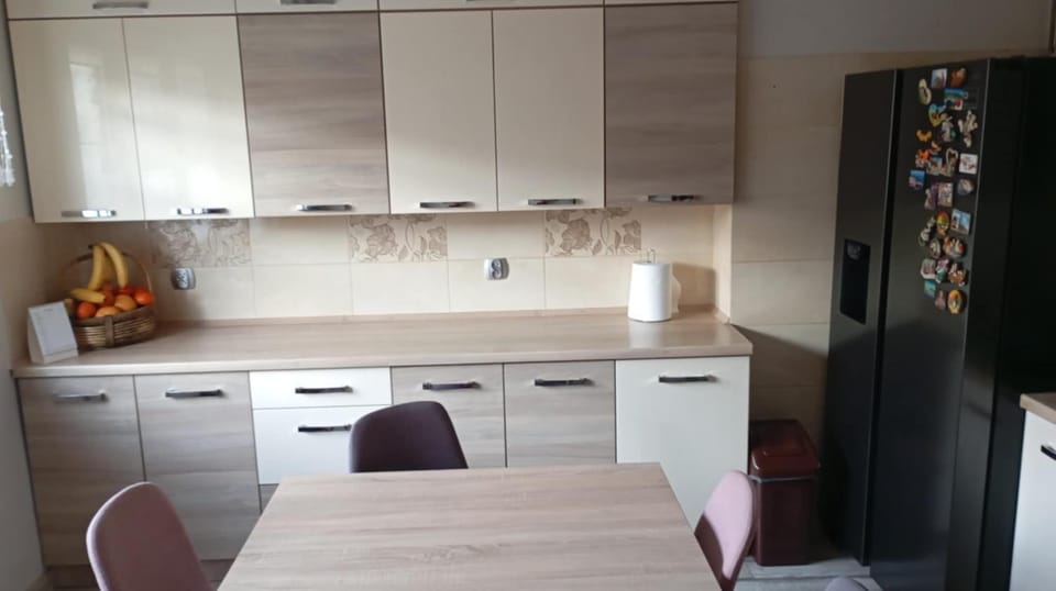 Kitchen or kitchenette, Dining area, oven, pet friendly, stove