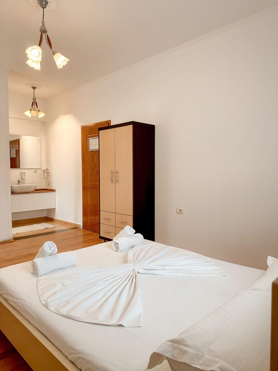 Photo of the whole room, Bedroom, towels, wardrobe